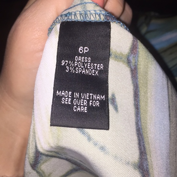 Sleeveless sheath dress - Picture 7 of 7